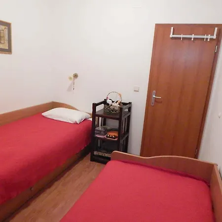 Lara * ماكارسكا